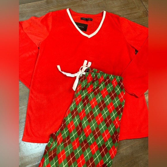 NWT Christmas fleece Pajama PJ set. Long sleeve and pants. - Picture 3 of 6